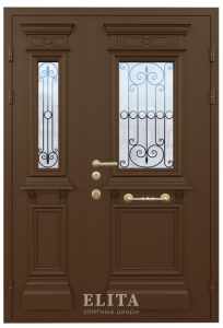 Парадная дверь в дом №131 с отделкой массив дуба