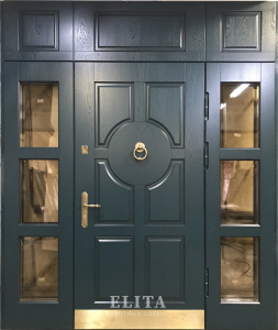 Парадная дверь в дом №146 с отделкой массив дуба