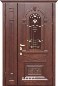 Парадная дверь в дом №111 с отделкой массив дуба
