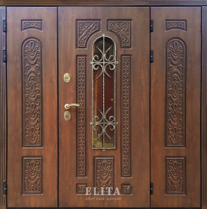 Парадная дверь в дом №118 с отделкой массив дуба