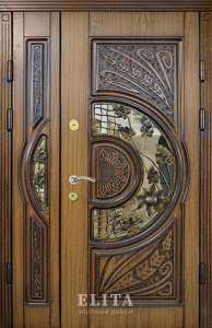 Парадная дверь в дом №64 с отделкой массив дуба