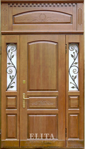 Парадная дверь в дом №24 с отделкой массив дуба