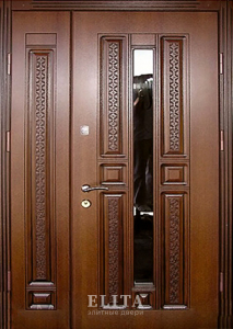 Парадная дверь в дом №46 с отделкой массив дуба