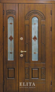 Парадная дверь в дом №96 с отделкой массив дуба