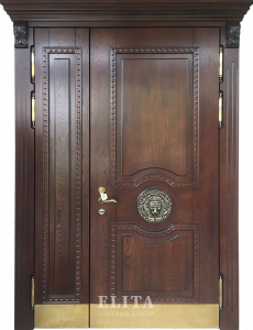 Парадная дверь в дом №142 с отделкой массив дуба