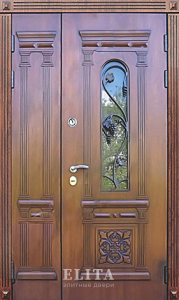 Парадная дверь в дом №74 с отделкой массив дуба