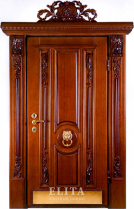 Парадная дверь в дом №21 с отделкой массив дуба