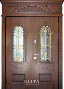 Парадная дверь в дом №60 с отделкой массив дуба