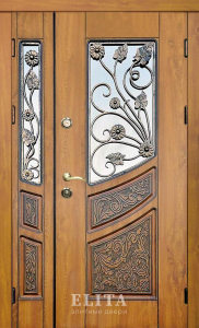 Парадная дверь в дом №127 с отделкой массив дуба