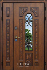 Парадная дверь в дом №87 с отделкой массив дуба