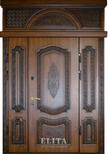 Парадная дверь в дом №91 с отделкой массив дуба