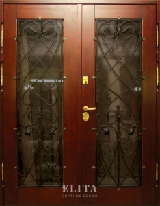 Парадная дверь в дом №29 с отделкой массив дуба