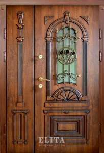 Парадная дверь в дом №129 с отделкой массив дуба