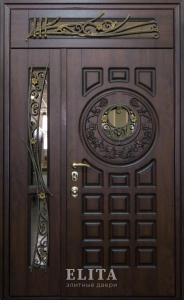 Парадная дверь в дом №117 с отделкой массив дуба