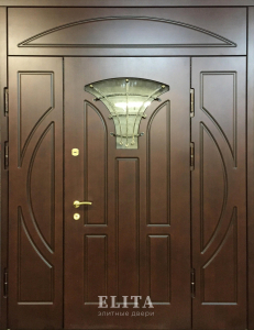 Парадная дверь в дом №112 с отделкой массив дуба