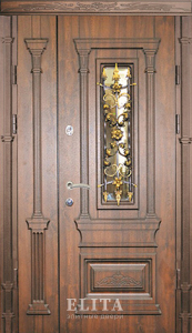 Парадная дверь в дом №49 с отделкой массив дуба
