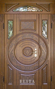 Парадная дверь в дом №41 с отделкой массив дуба