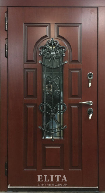 Дверь в квартиру №61 с отделкой массив дуба