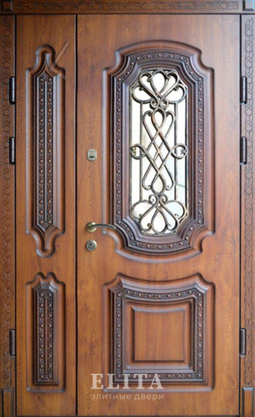 Парадная дверь в дом №126 с отделкой массив дуба