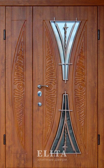 Парадная дверь в дом №120 с отделкой массив дуба