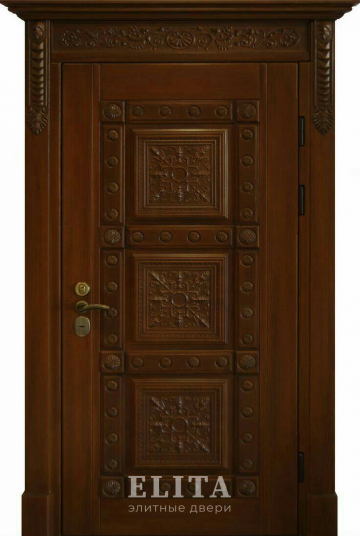 Парадная дверь в дом №113 с отделкой массив дуба