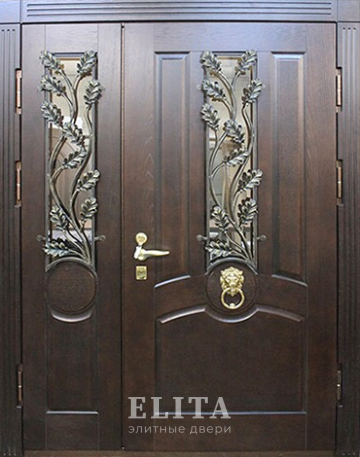 Парадная дверь в дом №73 с отделкой массив дуба