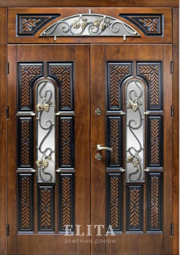 Парадная дверь в дом №115 с отделкой массив дуба