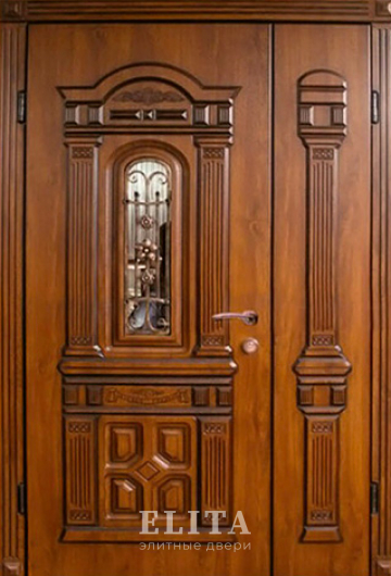 Парадная дверь в дом №39 с отделкой массив дуба