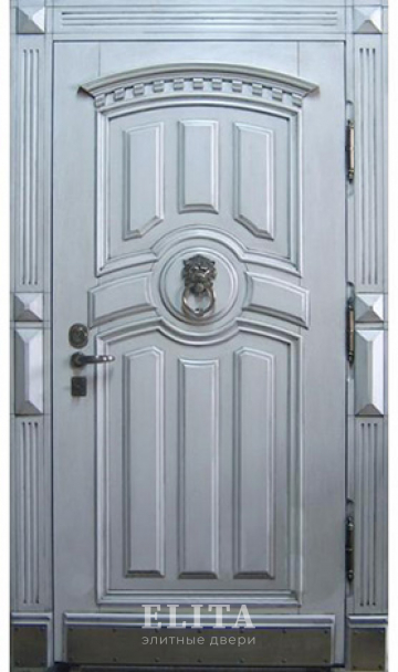 Дверь в квартиру №9 с отделкой массив дуба