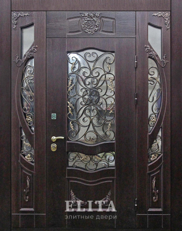 Парадная дверь в дом №107 с отделкой массив дуба