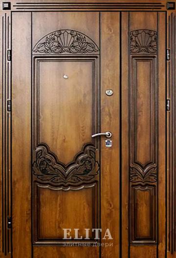 Парадная дверь в дом №61 с отделкой массив дуба